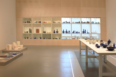 Keramik von Lore Kramer in der Ausstellung des museumangewandtekunst Frankfurt am Main, Foto von Kirsten Kötter